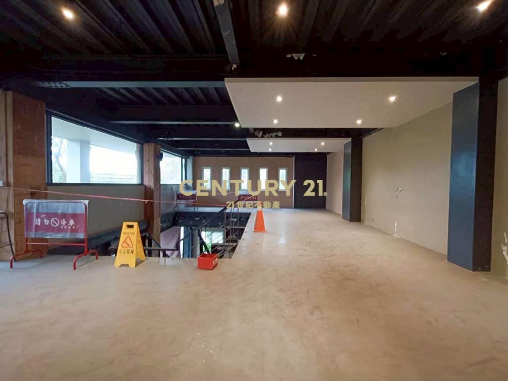 BH036縣政中心百坪雙面臨路店面(租)