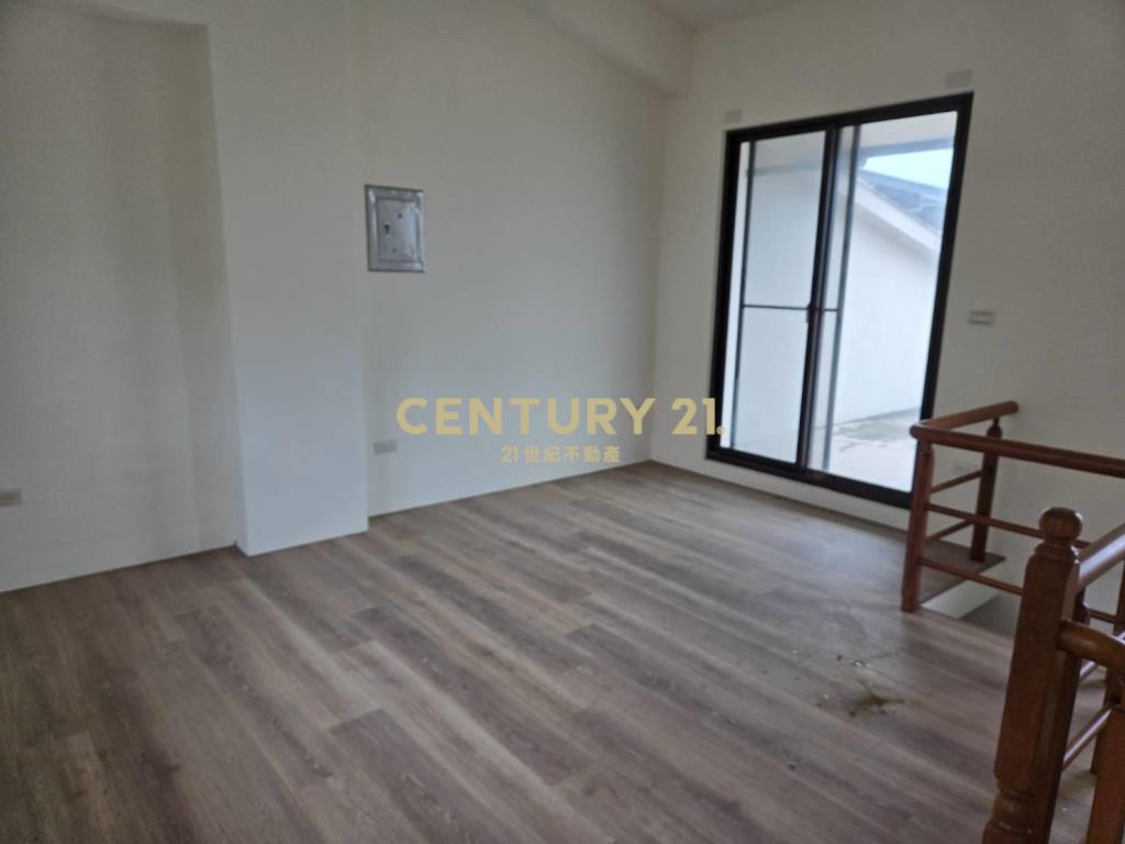 FG083高鐵角窗別墅店面