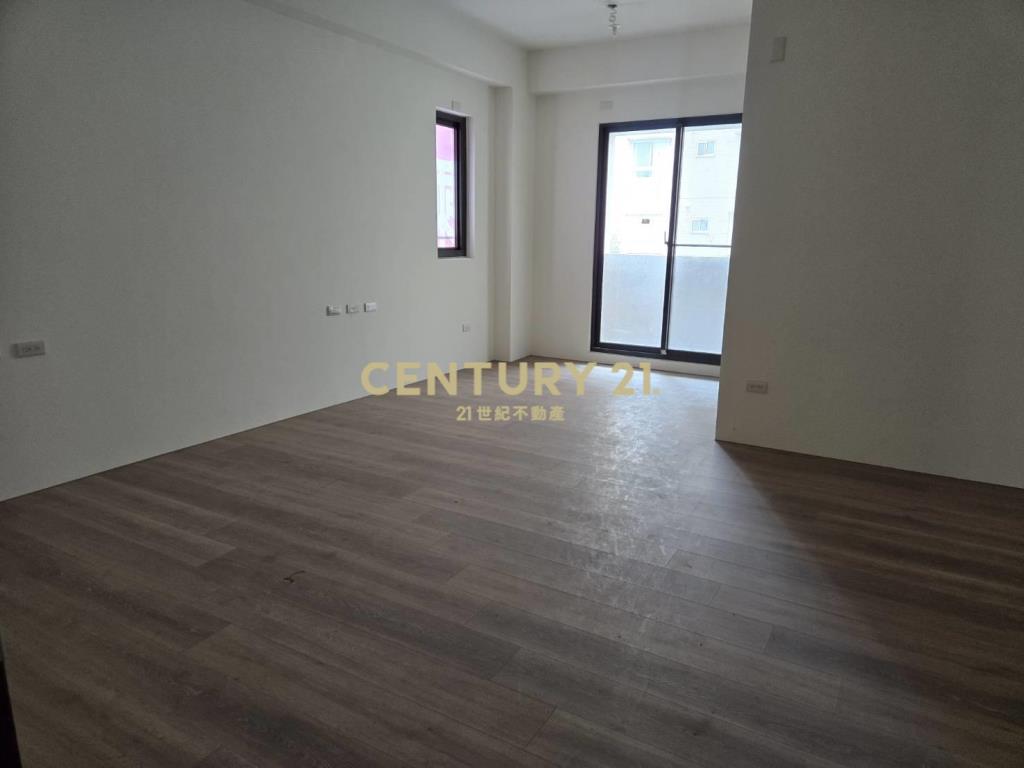 FG083高鐵角窗別墅店面