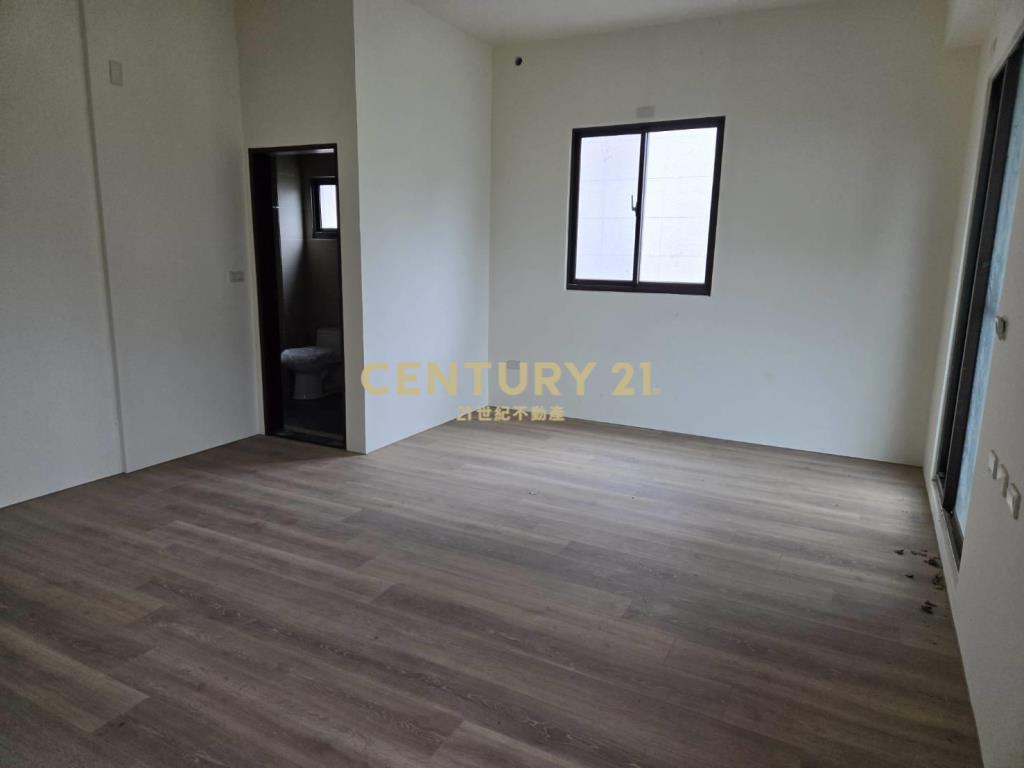 FG083高鐵角窗別墅店面