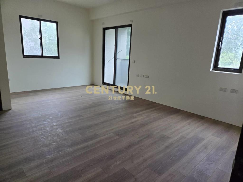 FG083高鐵角窗別墅店面