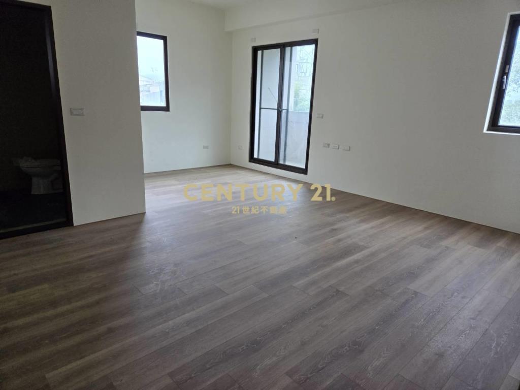 FG083高鐵角窗別墅店面