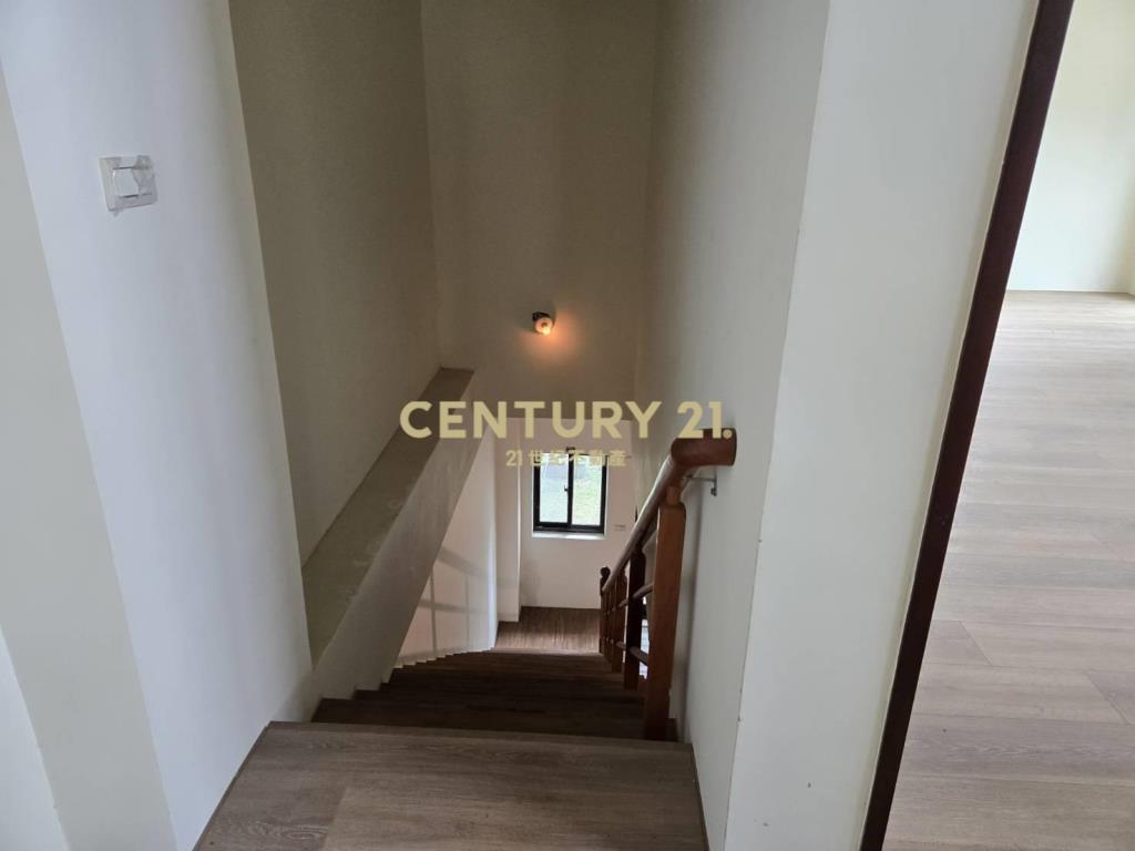 FG083高鐵角窗別墅店面