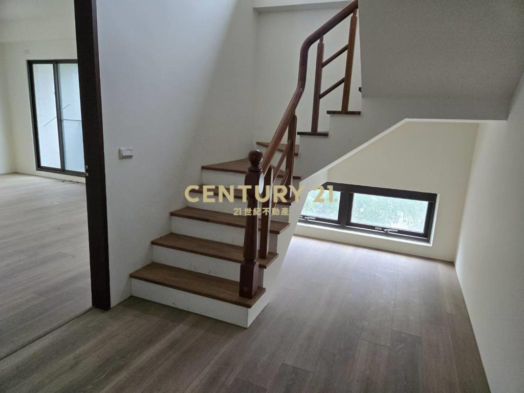 FG083高鐵角窗別墅店面