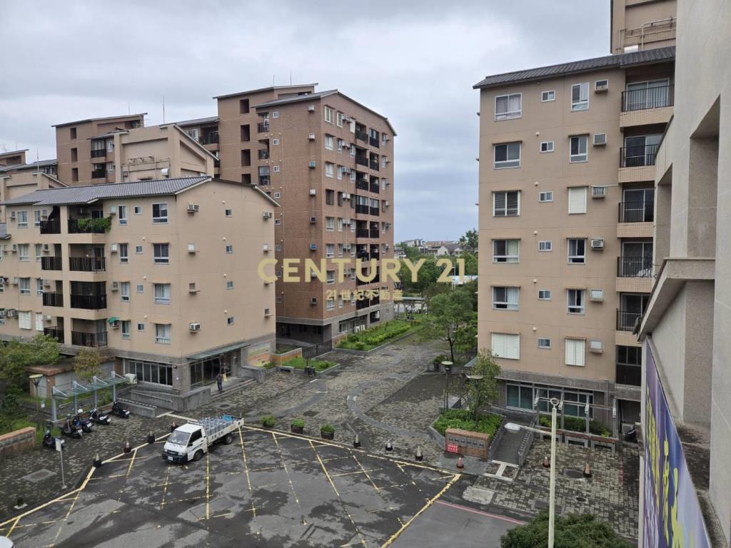 FG083高鐵角窗別墅店面