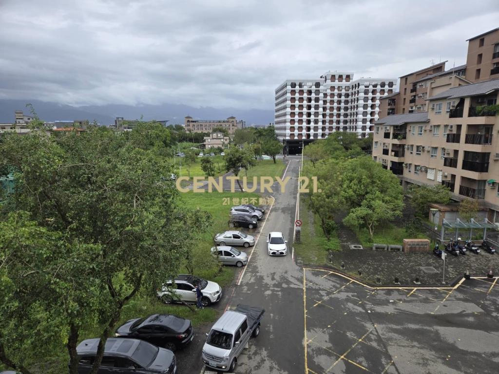 FG083高鐵角窗別墅店面