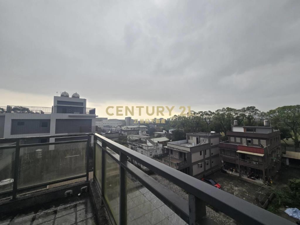 礁溪名人居一樓工作室26.79坪質感空間