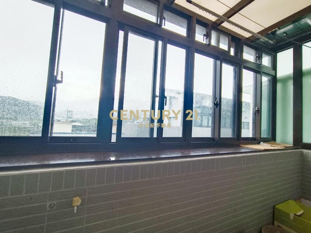 DB394礁溪輕屋齡電梯透天