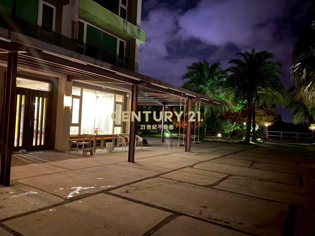 CE140峇厘島風雙面路電梯民宿