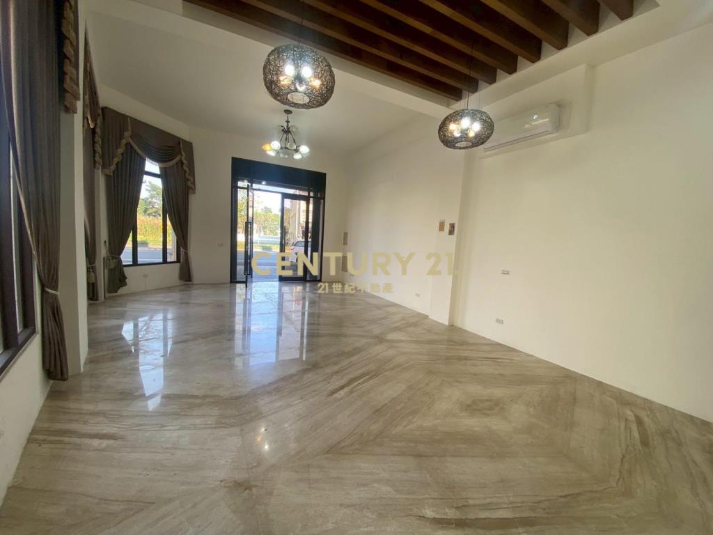 CH095宜市三角窗店面(租)