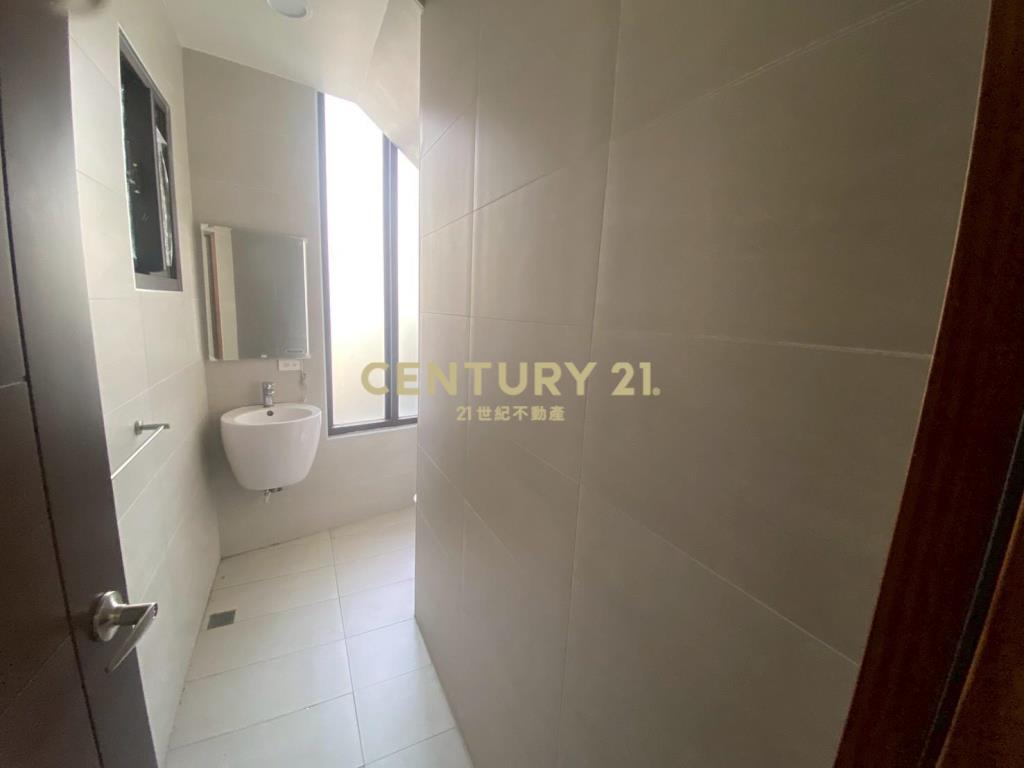 CH095宜市三角窗店面(租)