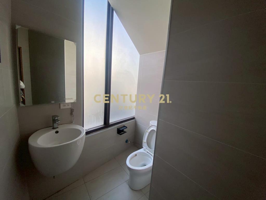 CH095宜市三角窗店面(租)