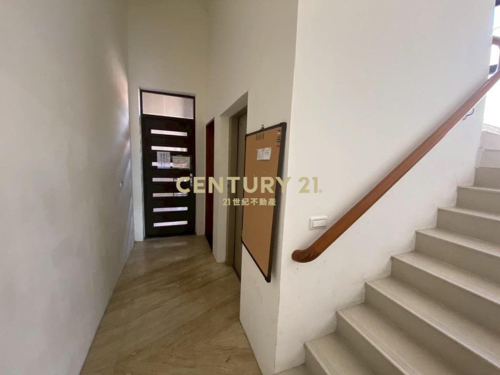 CH095宜市三角窗店面(租)