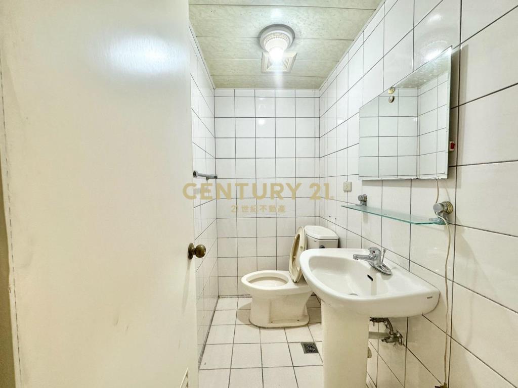 GA258近轉運站三房車位華廈