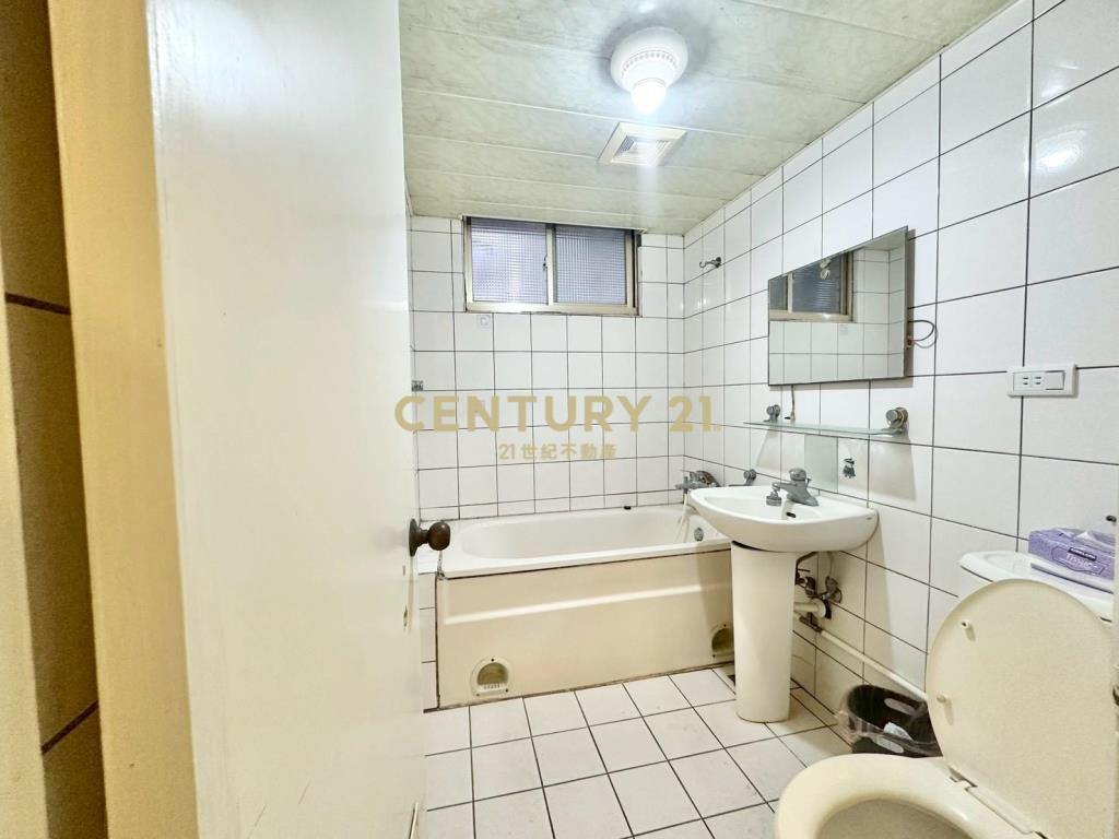 GA258近轉運站三房車位華廈