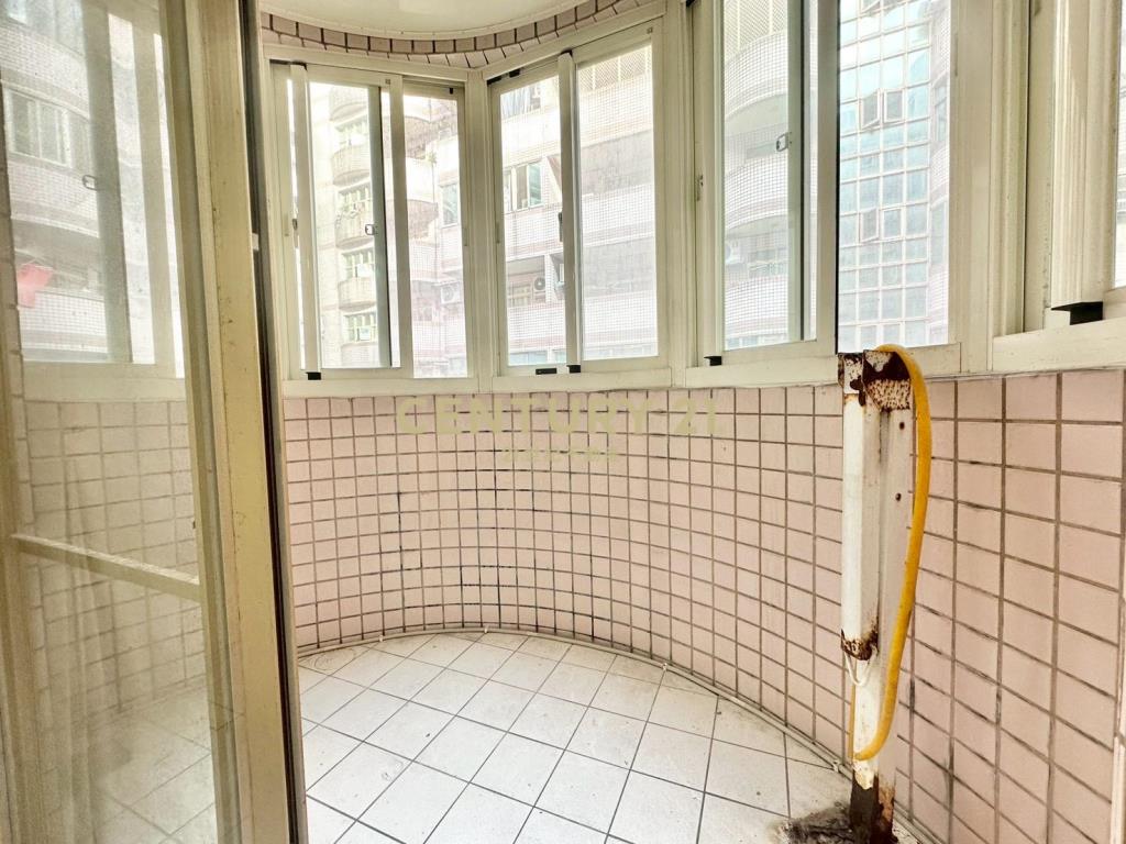 GA258近轉運站三房車位華廈