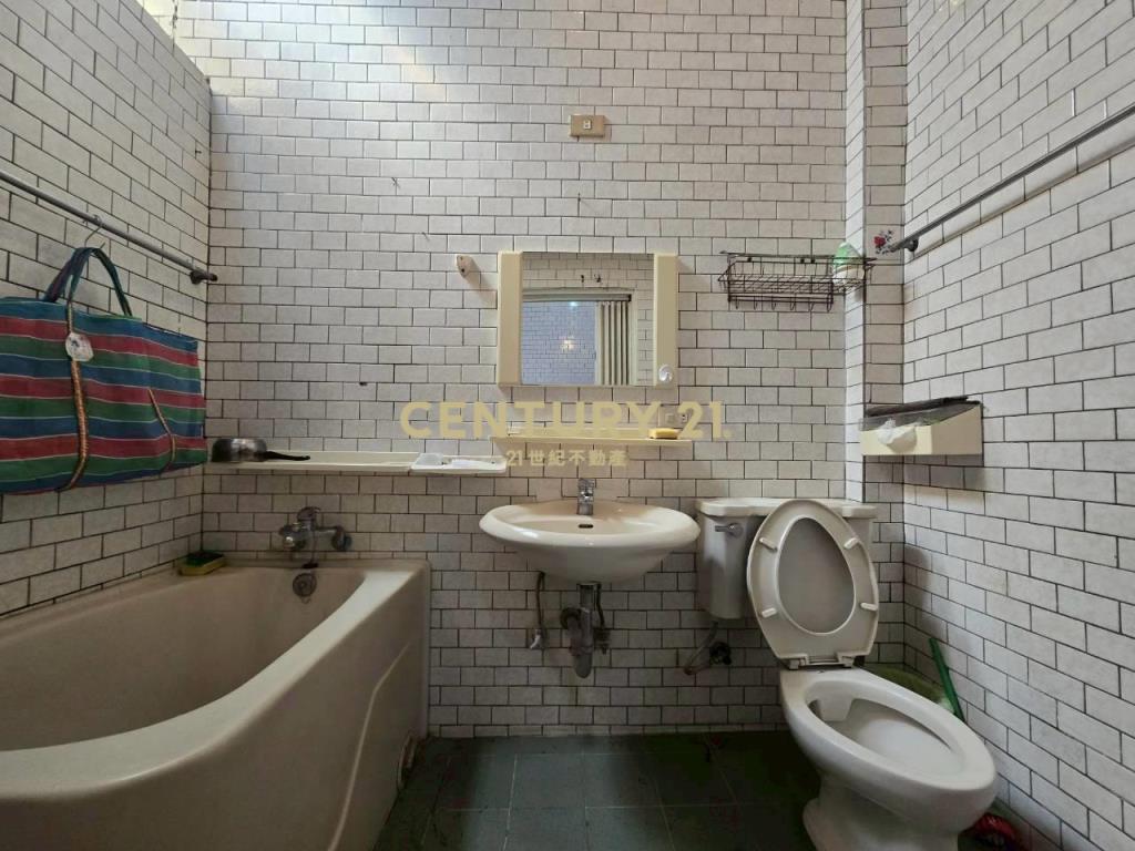 GB298近新月前後路店住