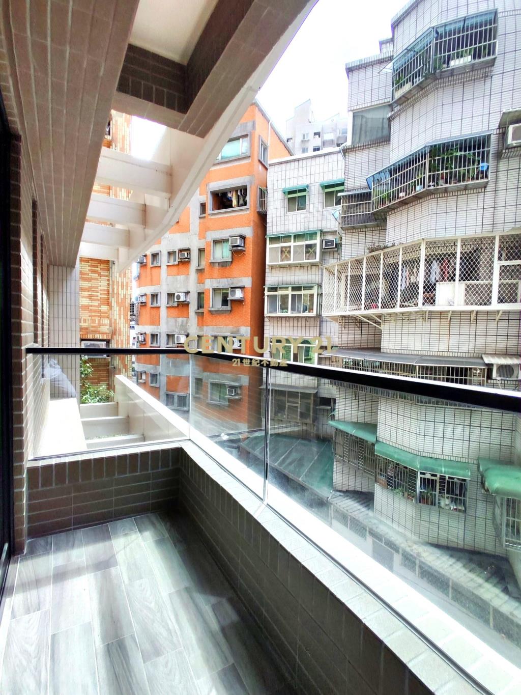 紅樹林.全新３房２衛含管理費