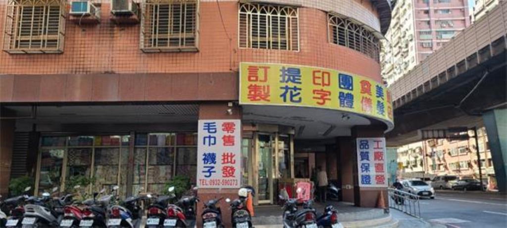 ㊝三角窗金店面