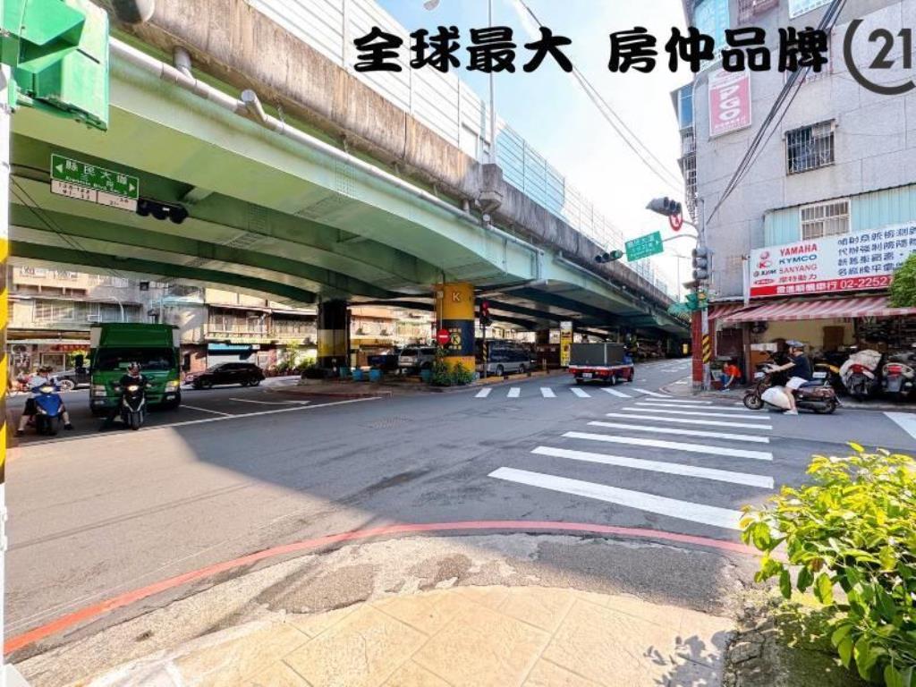 ㊝稀有前後臨路面寬店面