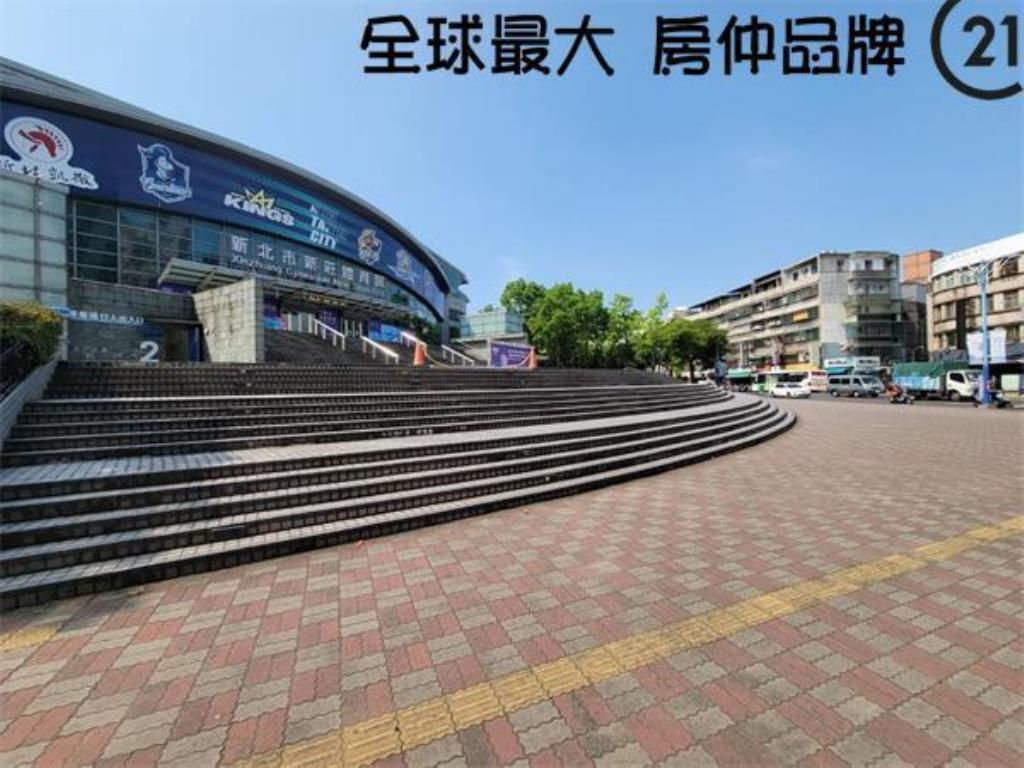 ㊝面棒球場面寬雙店面