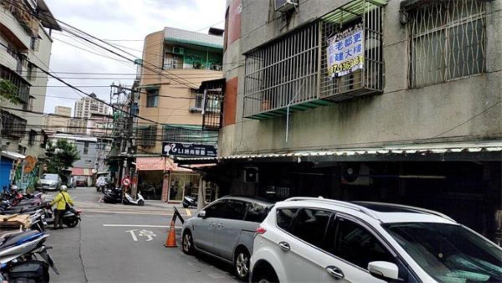 ㊝重建大樓入口地