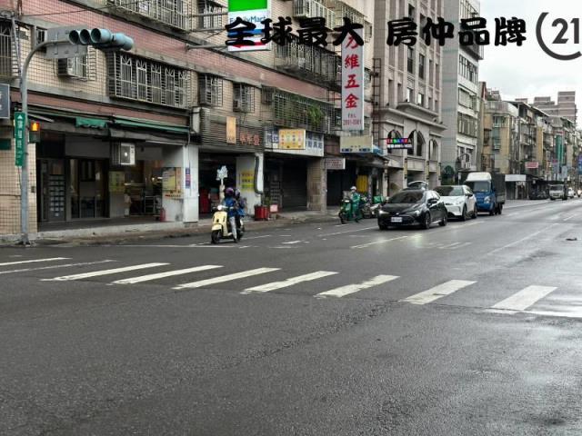 ㊝大馬路上三角窗店面