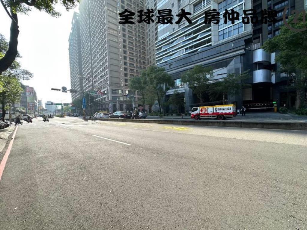 ㊝新板大遠百金店