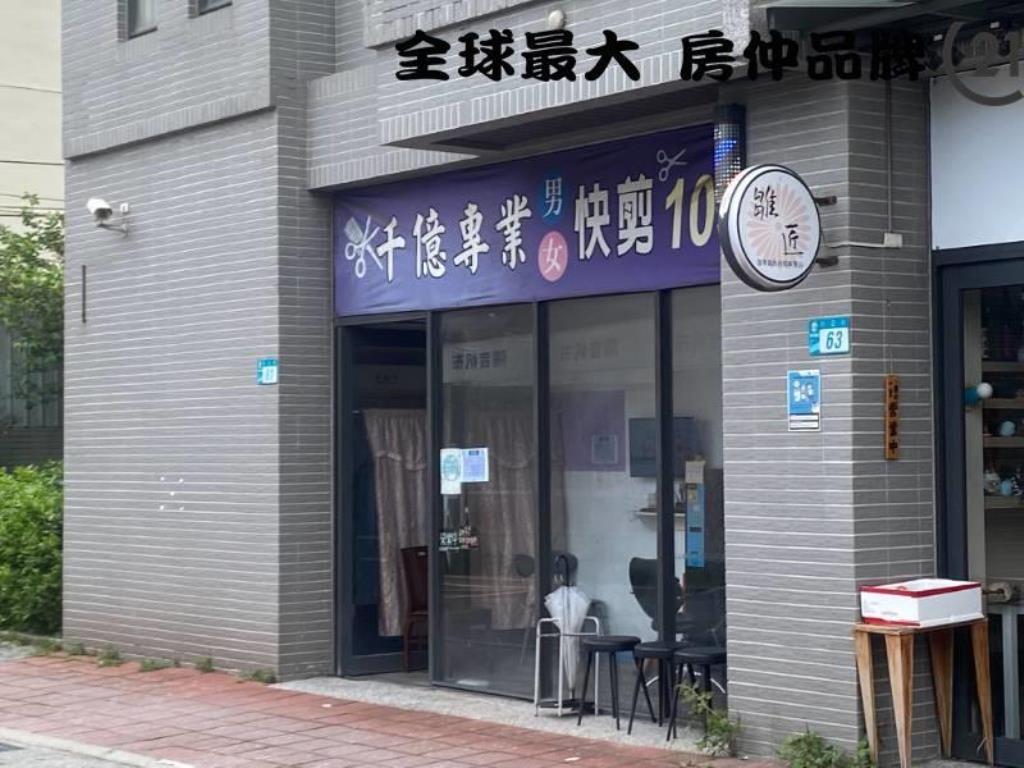 ㊝皇翔寶格利旁小金店