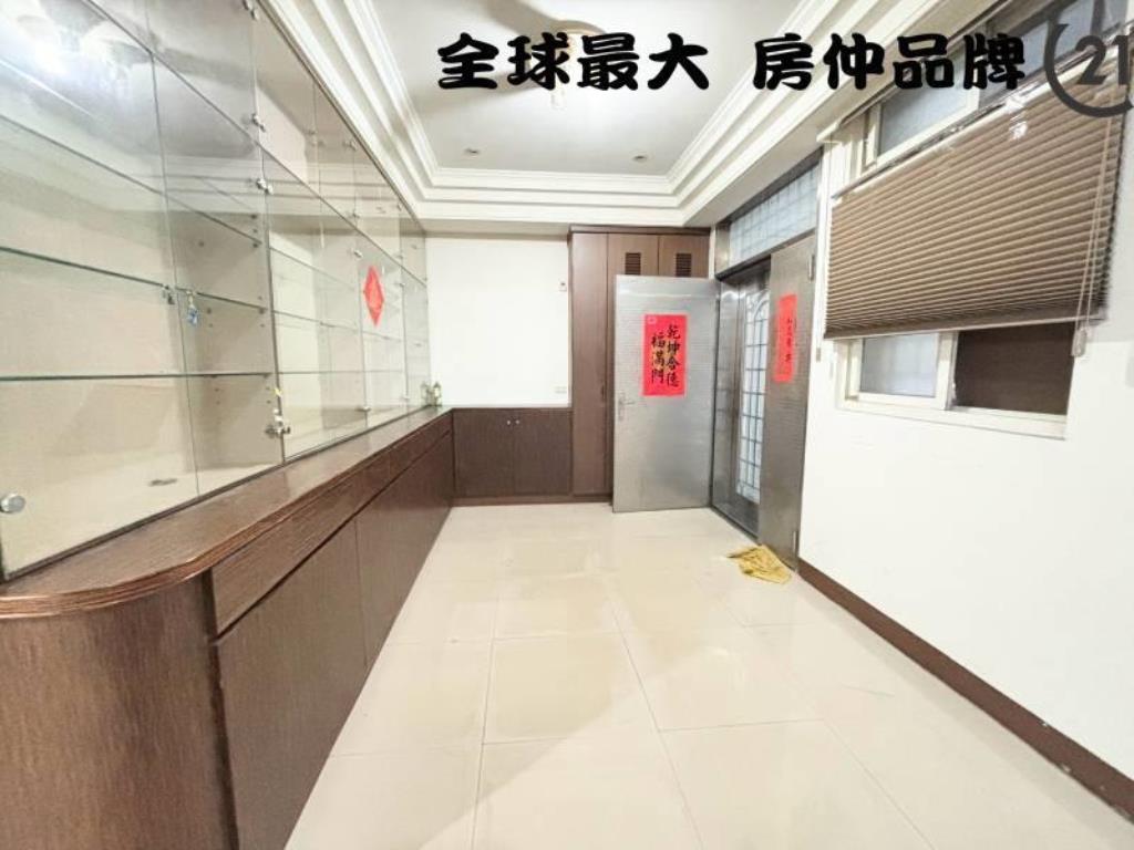 ㊝板新捷運大面寬一樓