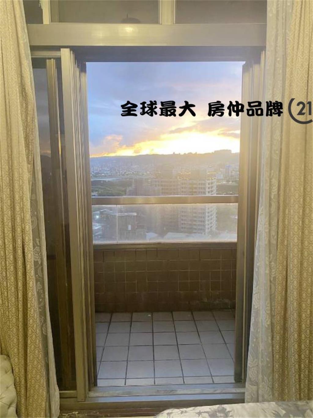 ㊝環遊世界景觀四房車