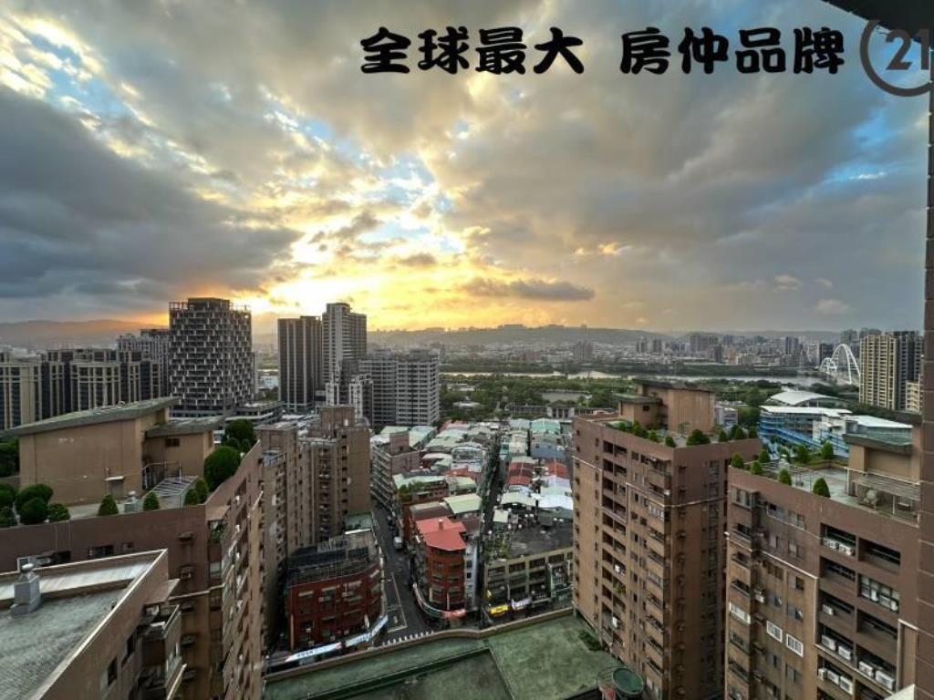 ㊝環遊世界景觀四房車