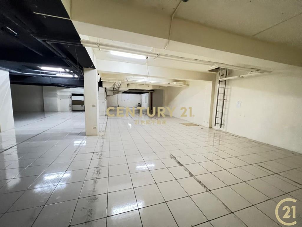 捷運台北橋站地下一樓超大辦公室