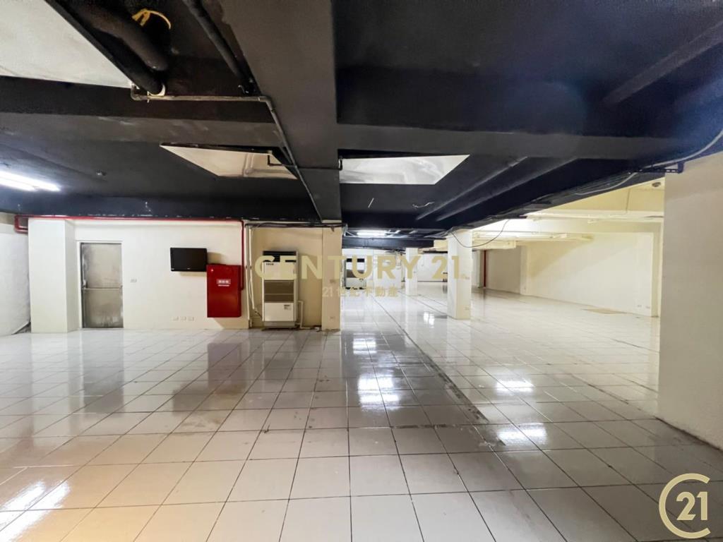 捷運台北橋站地下一樓超大辦公室