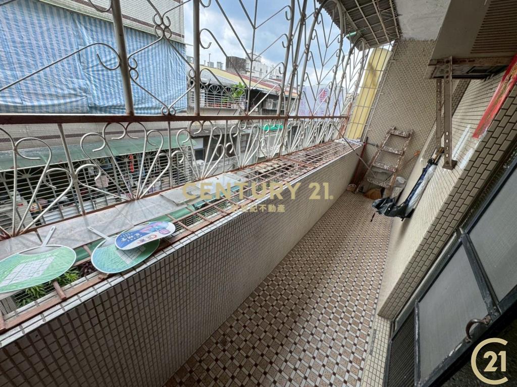 捷運三重國小站邊間大公寓