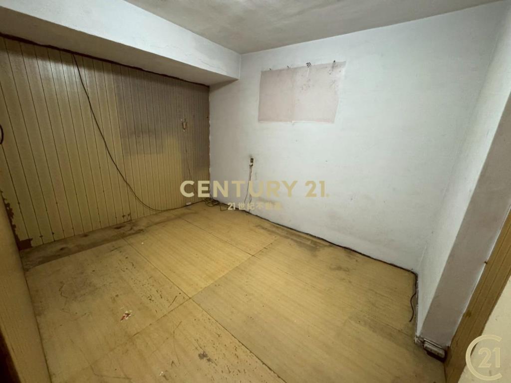 捷運三重國小站邊間大公寓