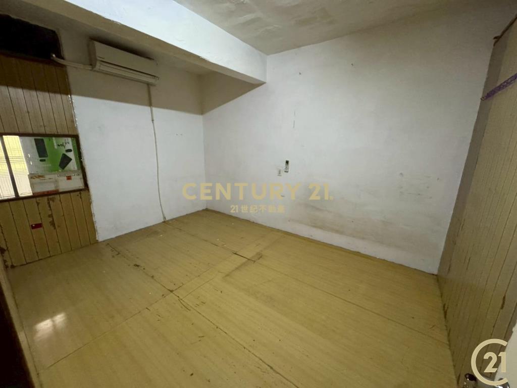 捷運三重國小站邊間大公寓