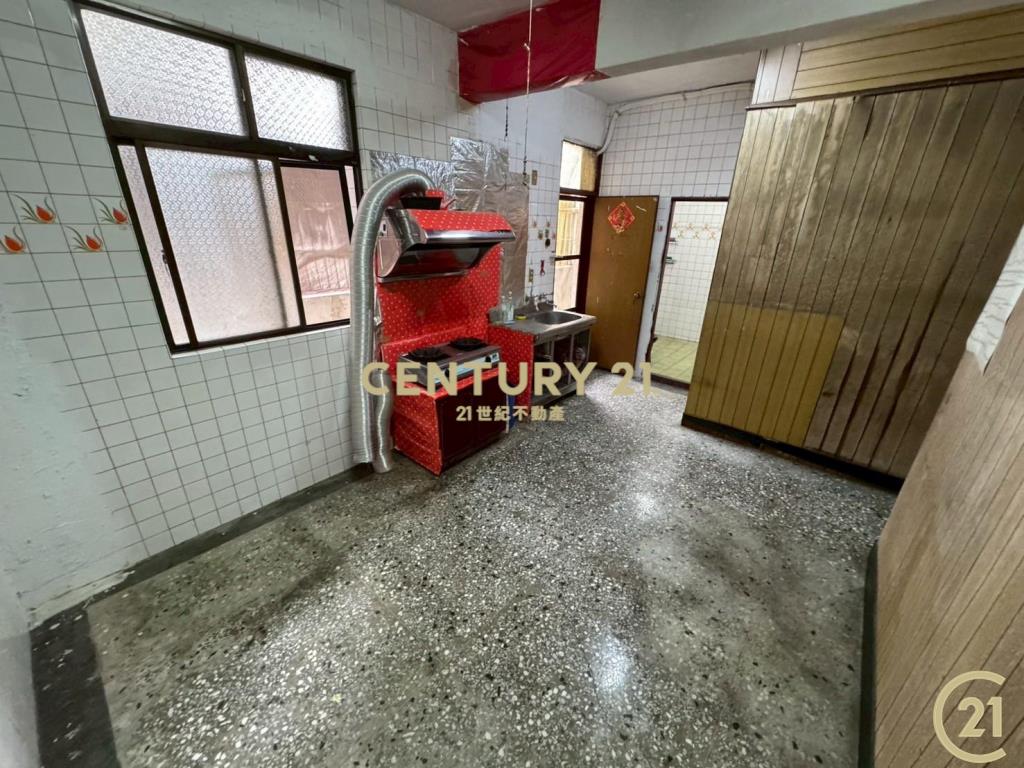 捷運三重國小站邊間大公寓