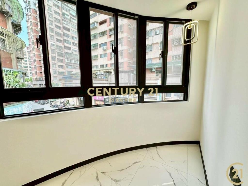 幸福捷運昌隆街3房邊間3樓大陽台