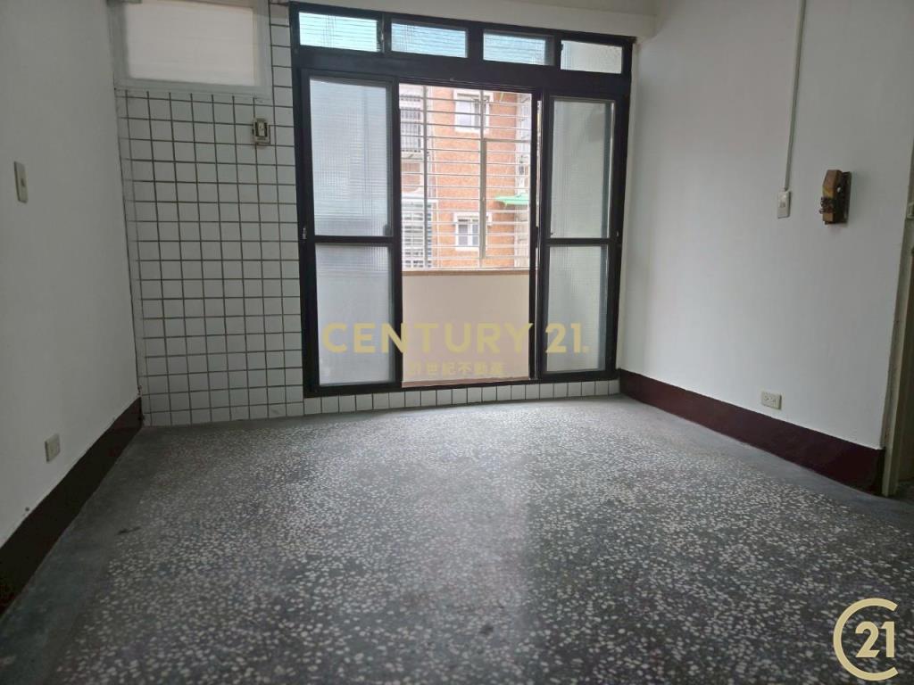 三重站.集美商圈.原始屋況低樓層