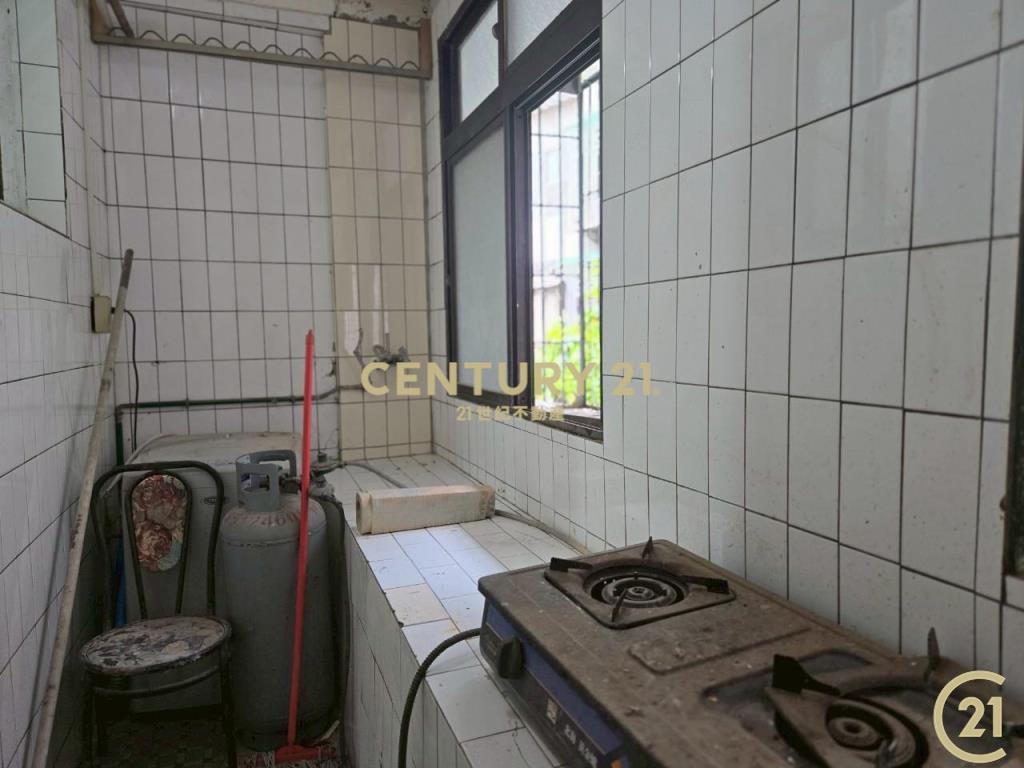 三重站.集美商圈.原始屋況低樓層