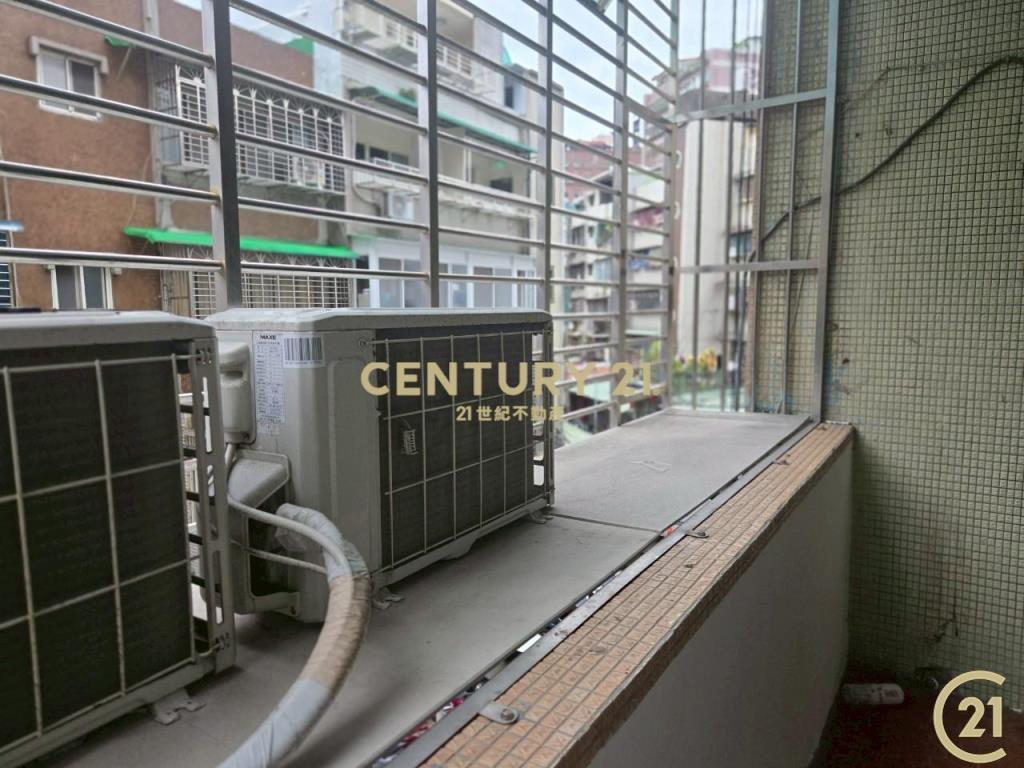 三重站.集美商圈.原始屋況低樓層