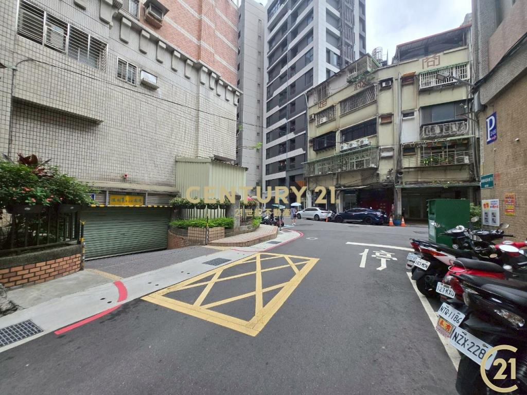 三重站.集美商圈.原始屋況低樓層