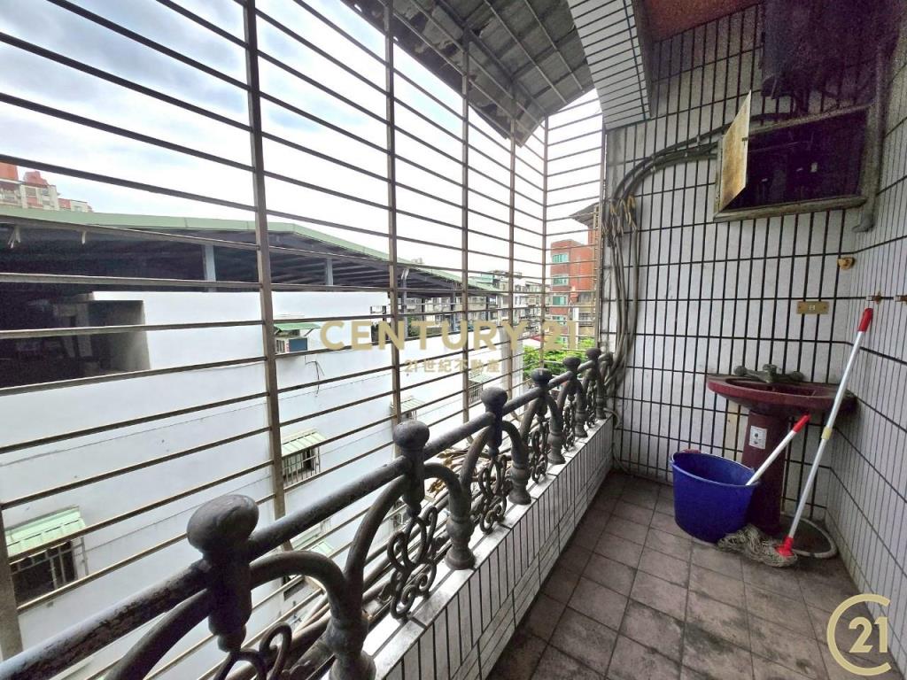 徐匯站原始屋況5樓加