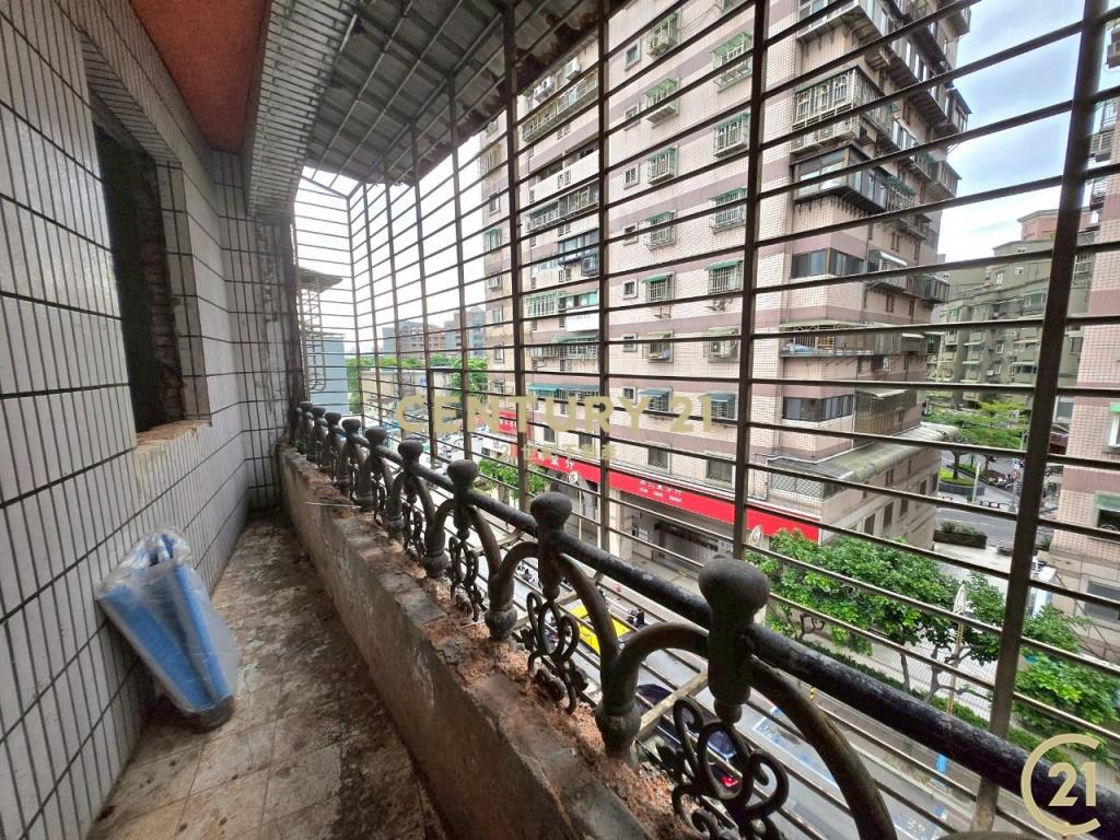 徐匯站原始屋況5樓加