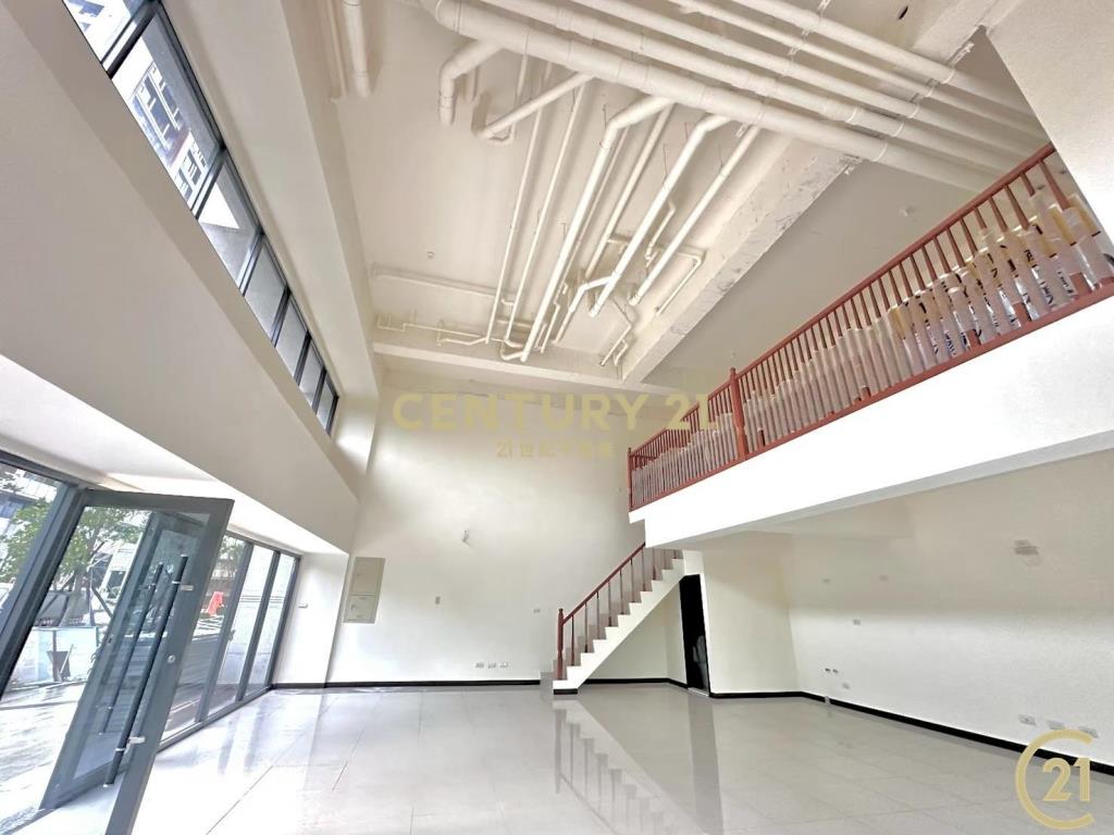 二重黃金三角窗上河匯大面寬全新店面