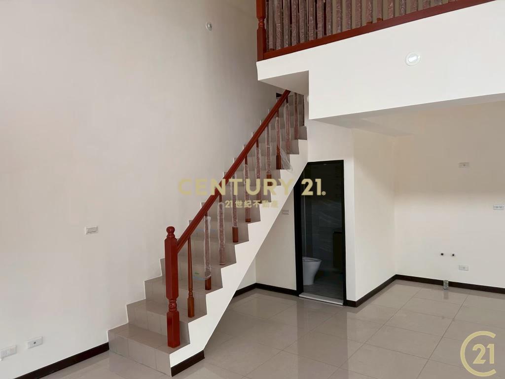 二重黃金三角窗上河匯大面寬全新店面