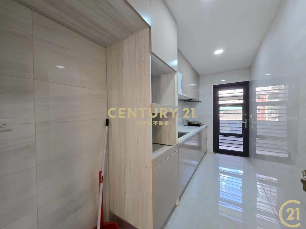 三民高中站三民路大使用漂亮鼎加