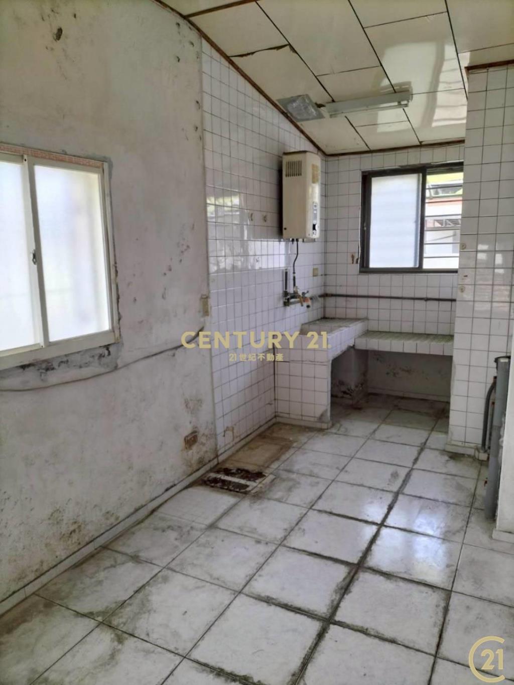 正義北路自強路原始屋況低價位4樓鼎