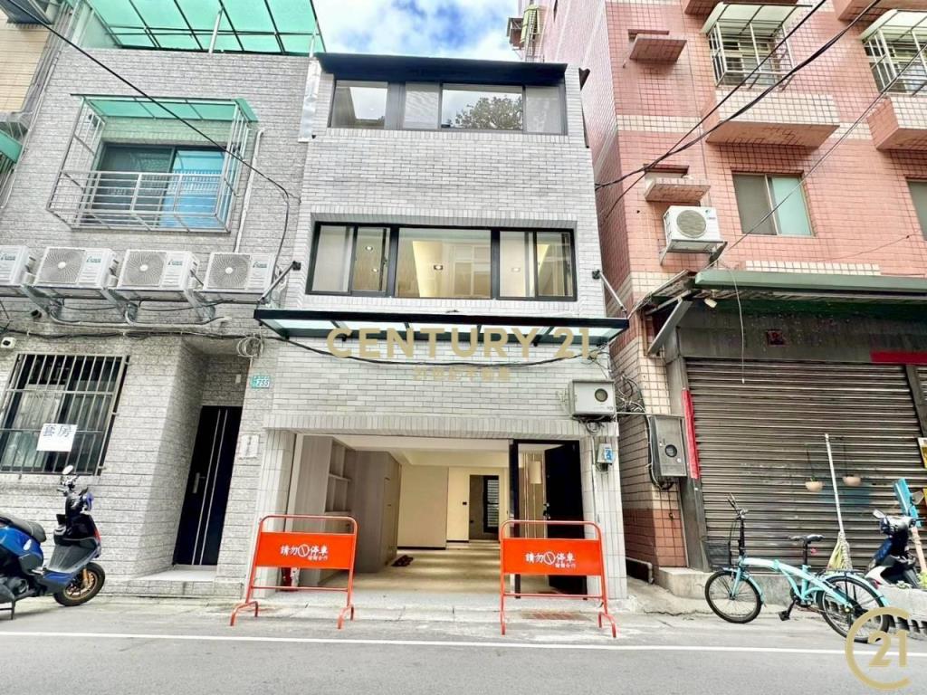 力行商圈三重國中站後竹圍街漂亮透天好停車